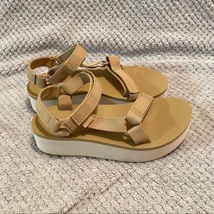 Teva Flatform Universal Lark
